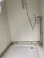 Sanitärcontainer mit 3 Türen – Bild 13