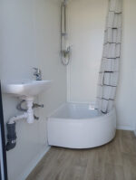 Sanitärcontainer mit 3 Türen – Bild 11