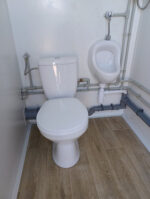 Sanitärcontainer mit 3 Türen – Bild 16