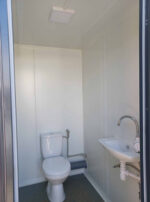 Sanitärcontainer mit Doppelkabine – Bild 4